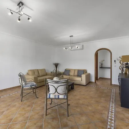 Holiday home Fiol - Spacious Vale De Parra Guia (Faro)